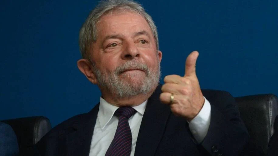 Lula acelera anúncios econômicos em meio a rejeição de 53% e busca reeleição