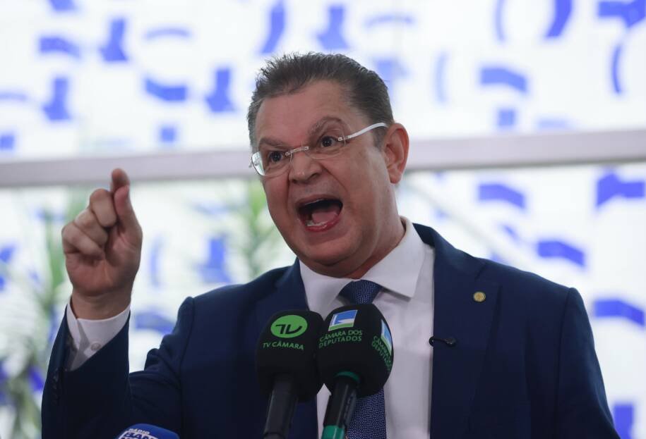 Lula amplia vantagem sobre Flávio Bolsonaro e gera tensão entre bolsonaristas