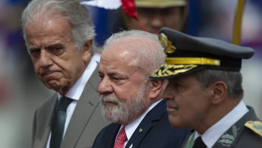 Lula assina decreto e bloqueia R$ 23,7 bilhões; Defesa é a mais afetada