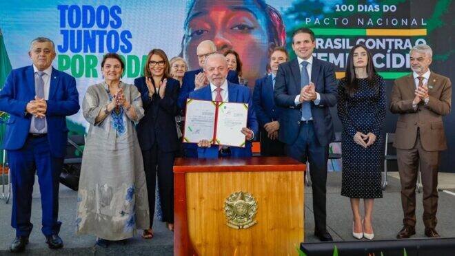 Lula assina decretos que ampliam censura e ameaçam eleições de 2026