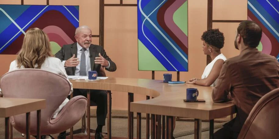 Lula critica transição e defende redução da jornada de trabalho em reunião decisiva