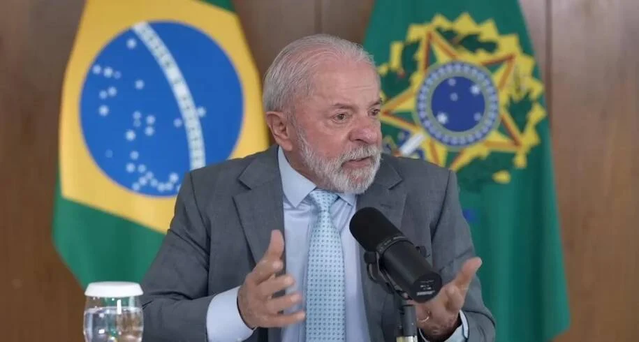 Lula defende redução da jornada de trabalho e critica falta de força política