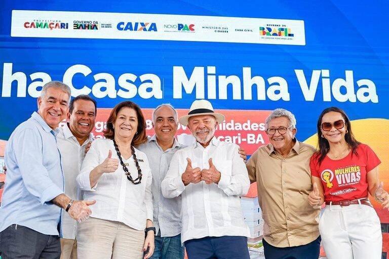Lula entrega 384 apartamentos em Camaçari e anuncia 1.930 novas moradias