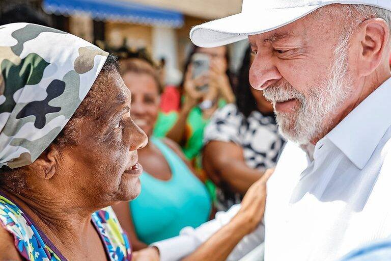 Lula homenageia mães brasileiras e destaca coragem de Dona Lindu em mensagem