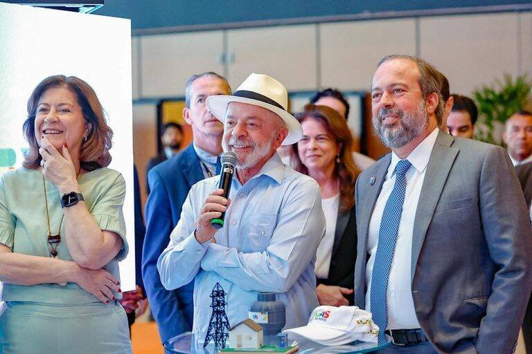 Lula impulsiona R$ 130 bilhões em energia e garante 100 mil empregos até 2030