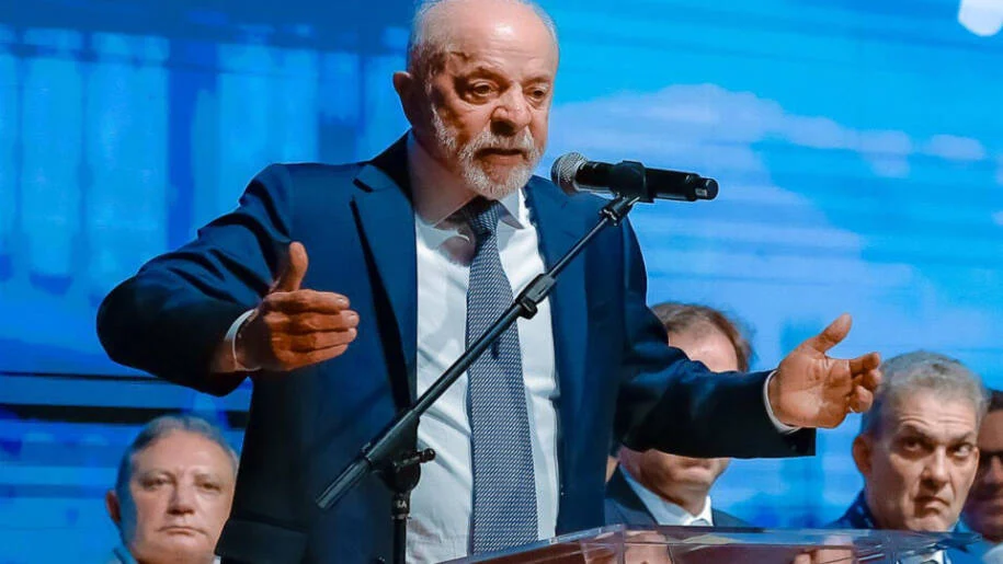 Lula promete respeito às especificidades setoriais e nega fim da escala 6×1 à força