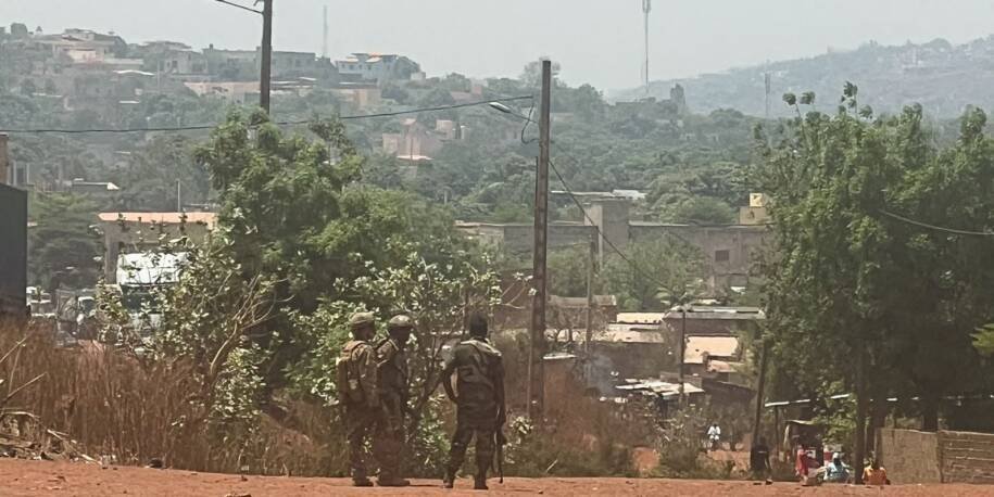 Mali enfrenta cerco jihadista em Bamako após assassinato de ministro da Defesa