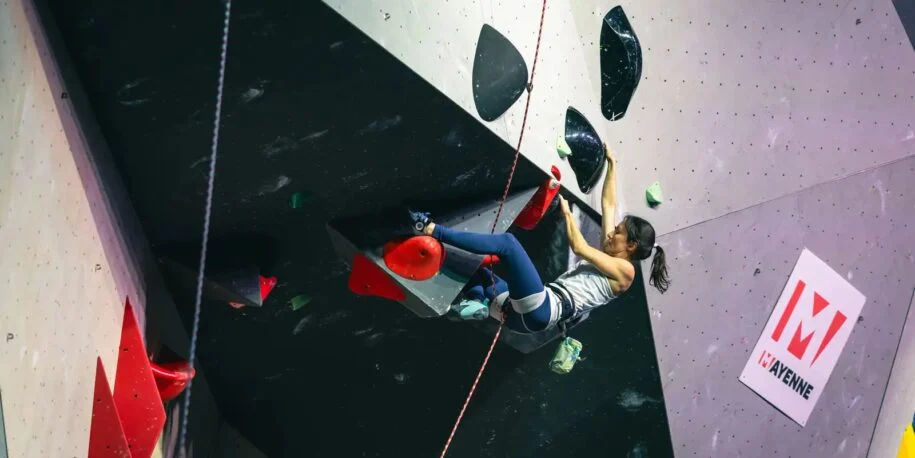 Marina Dias conquista vitória histórica na Copa do Mundo de Paraescalada nos EUA