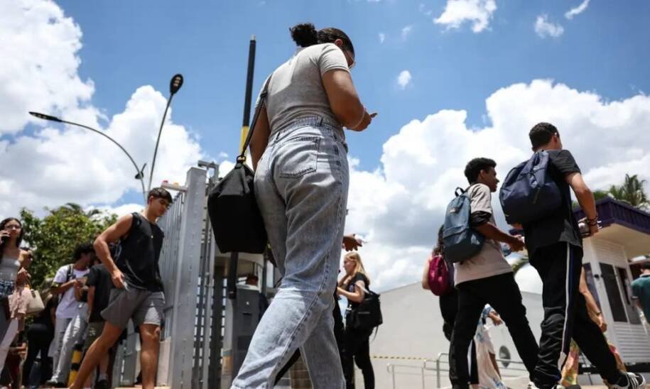 MEC inicia convocação de candidatos do Fies até 29 de maio; veja como participar