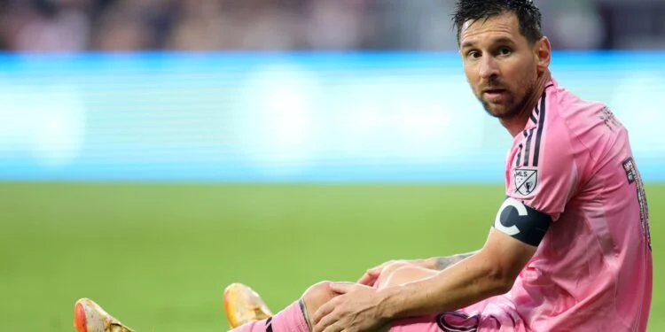 Messi sofre lesão na coxa e pode perder amistosos antes da estreia na Copa