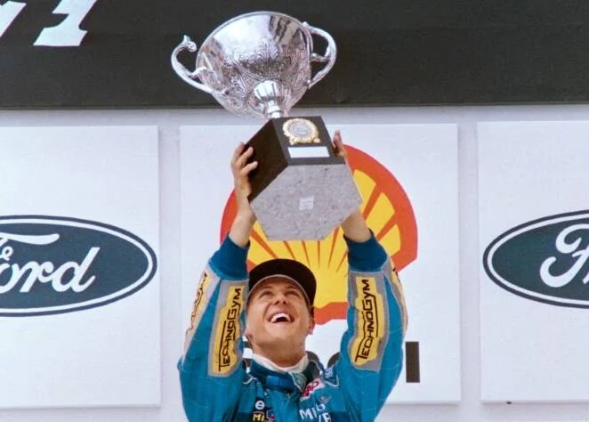 Michael Schumacher e Damon Hill colidem em Adelaide e decidem título de 1994