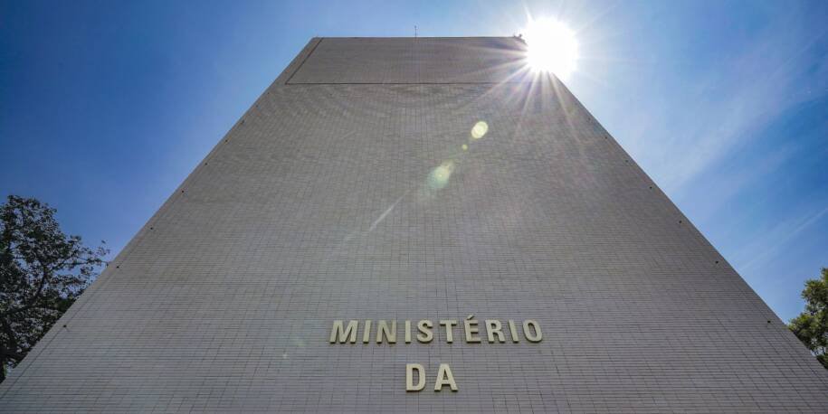 Ministério da Defesa e das Cidades sofrem cortes de R$ 22,1 bilhões no Orçamento