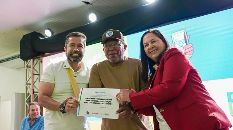 Ministério das Comunicações entrega 450 computadores e transforma vidas no Pará