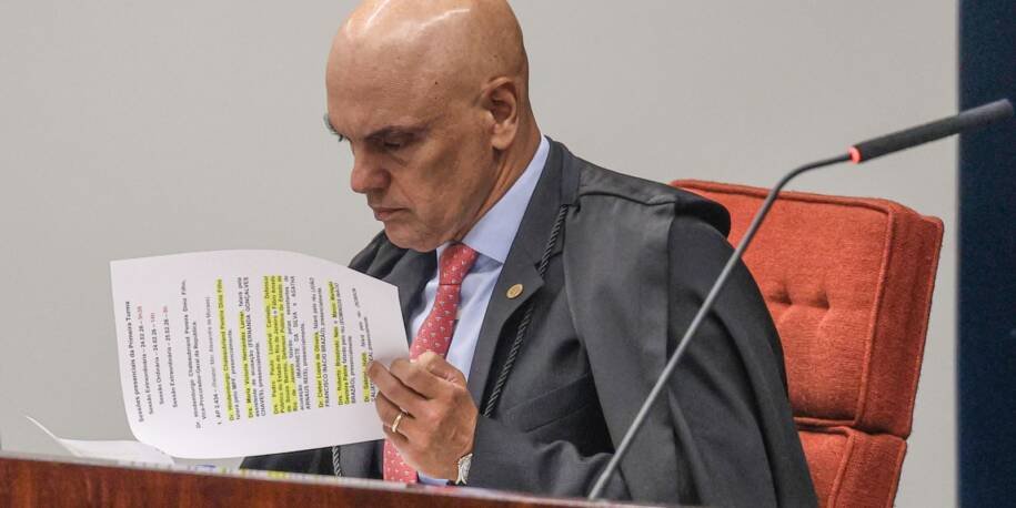 Ministro Alexandre de Moraes exige ação urgente para extradição de Carla Zambelli