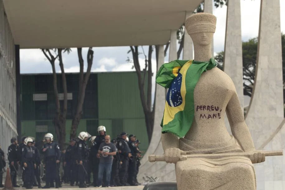 Ministro Alexandre de Moraes suspende Lei da Dosimetria para Débora do Batom