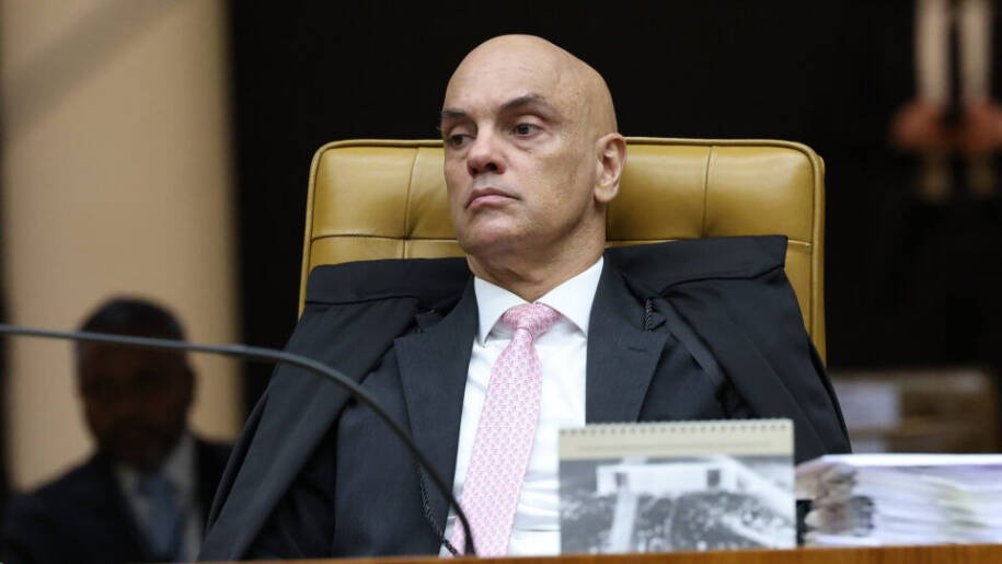 Ministro Alexandre de Moraes vota contra revisão da vida toda e gera polêmica