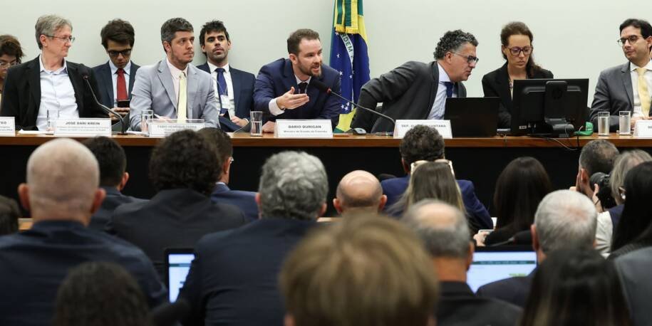 Ministro Dario Durigan rejeita compensação financeira para empresas em nova jornada