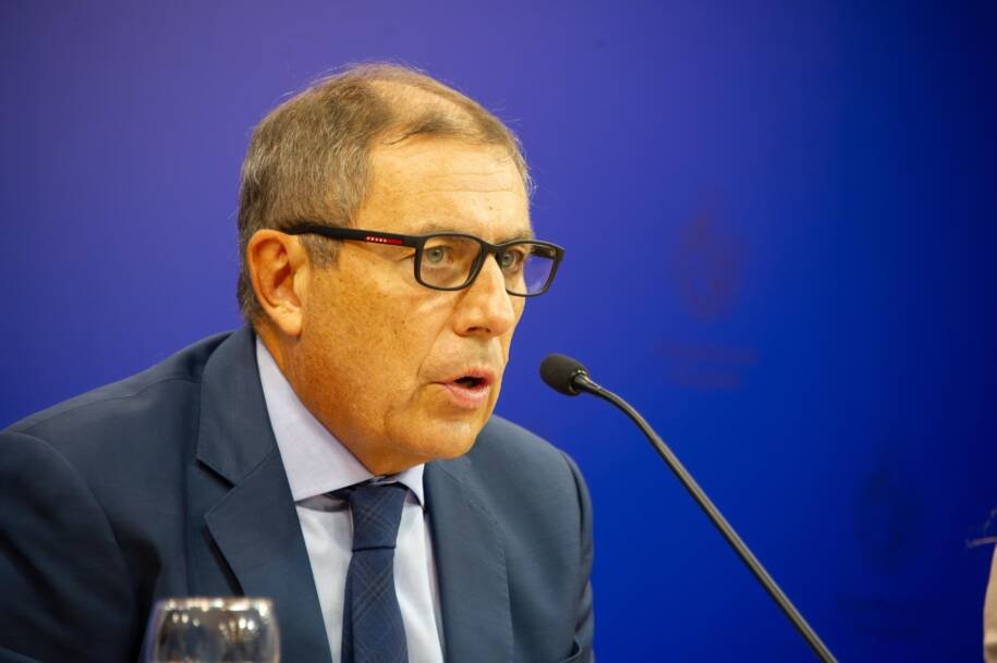 Ministro do Uruguai destaca energia limpa como solução na crise da guerra