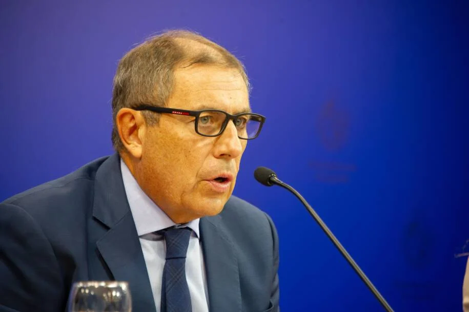 Ministro do Uruguai destaca energia limpa como solução na crise da guerra