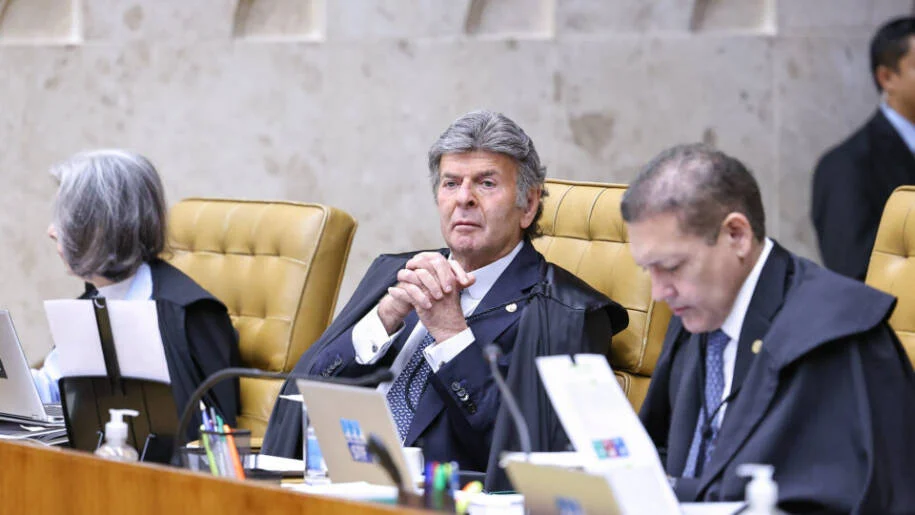 Ministro Luiz Fux pede vista e suspende julgamento do piso salarial nacional