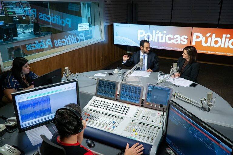 Ministro Paulo Pereira anuncia ampliação de crédito e renegociação para pequenas empresas