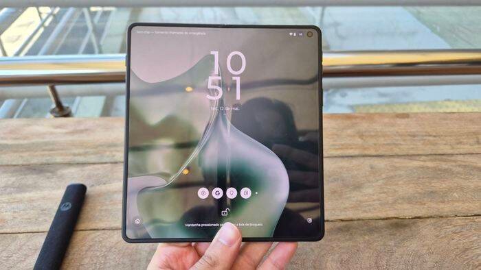 Motorola lança Razr Fold a partir de R$ 15.999 e desafia concorrentes no Brasil