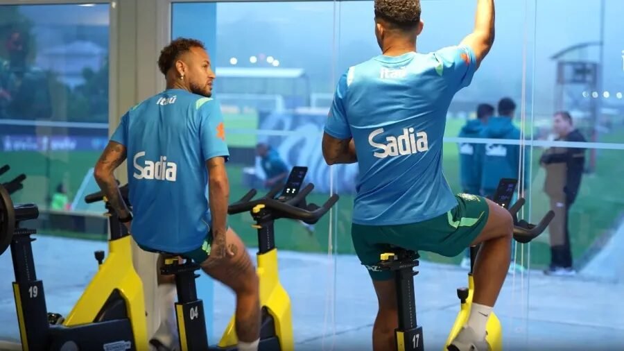 Neymar chega à Granja Comary e Seleção Brasileira se prepara para amistoso tenso