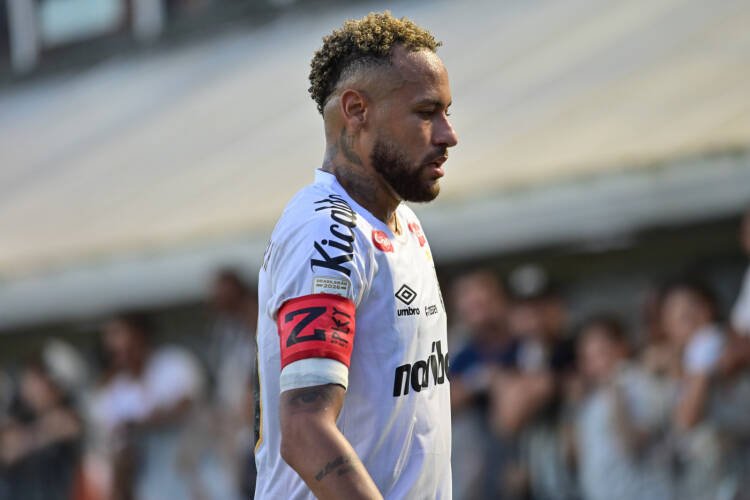 Neymar pede desculpas a Robinho Jr. após briga no treino e gera polêmica no Santos