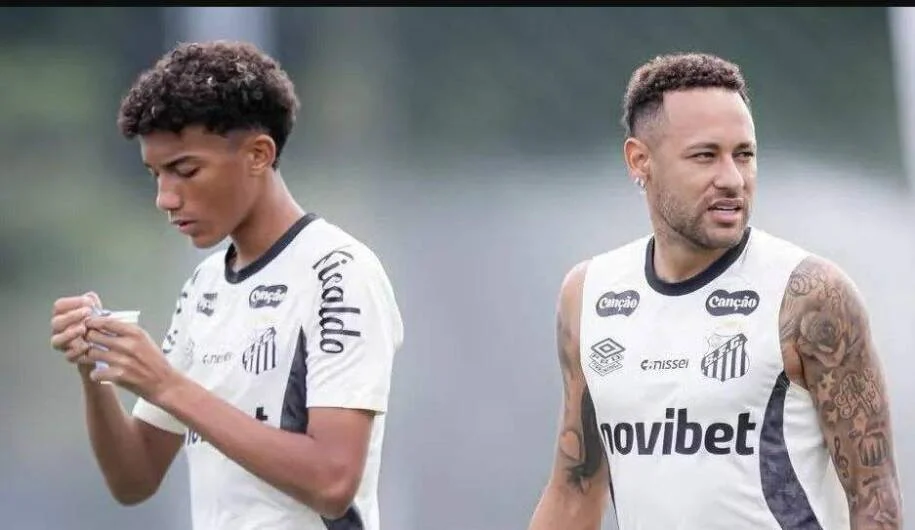 Neymar pede desculpas a Robinho Jr. após incidente no treino e se reconciliam