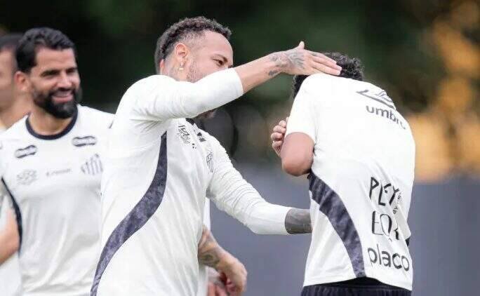 Neymar se envolve em confusão com Robinho Júnior após tapa no treinamento