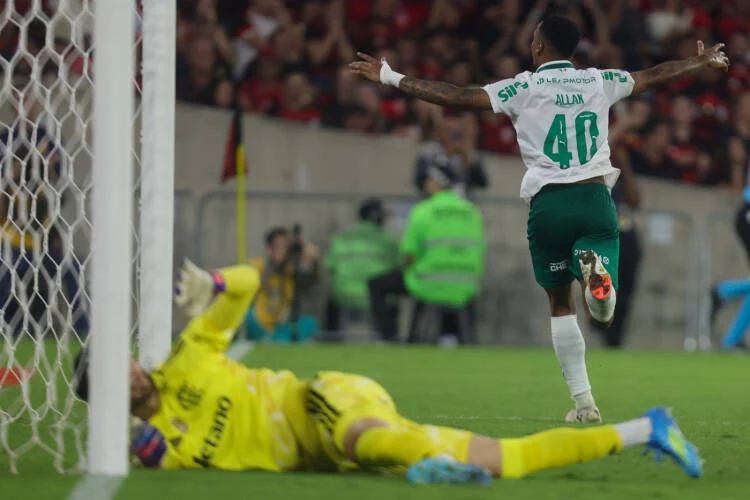 Palmeiras domina Flamengo com 3 a 0 e expulsa Carrascal em jogo decisivo