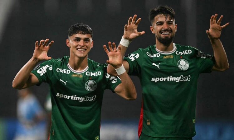 Palmeiras vence Sporting Cristal e lidera Libertadores com gols decisivos