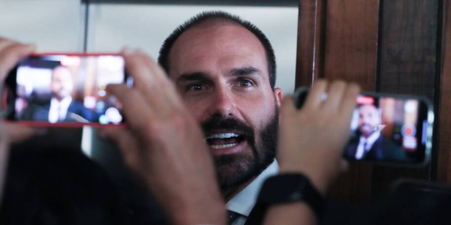 PGR pede condenação de Eduardo Bolsonaro por coação e STF investiga ações