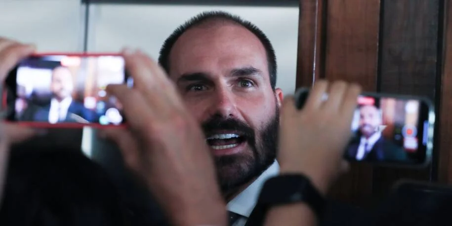 PGR pede condenação de Eduardo Bolsonaro por coação e STF investiga ações