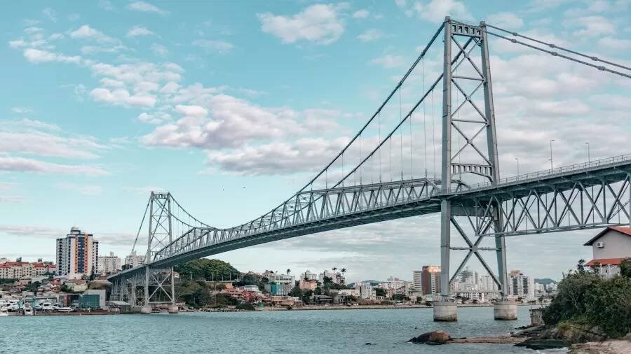 Ponte Hercílio Luz completa 100 anos e ganha festa com Joss Stone em Florianópolis