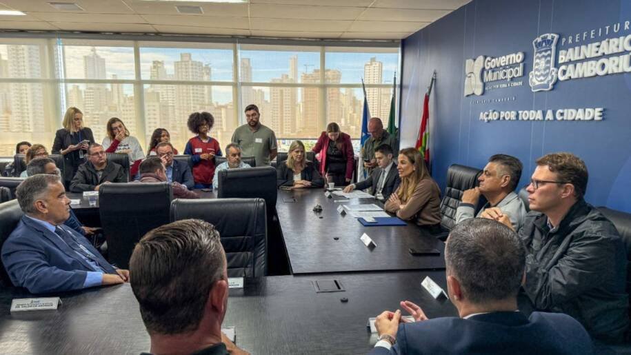 Prefeitura de Balneário Camboriú assina acordo histórico para regularização da Vila Fortaleza