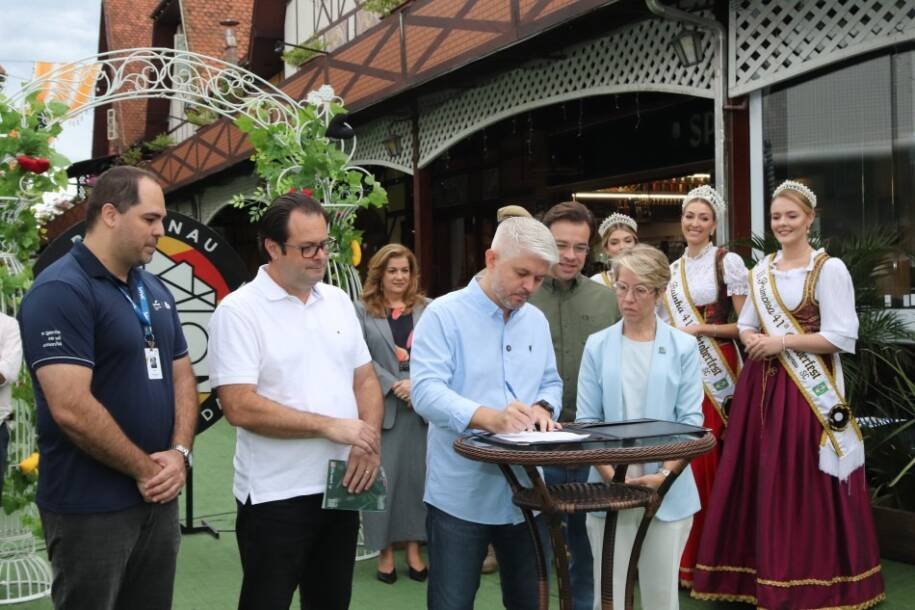 Prefeitura de Blumenau celebra Dia Nacional do Turismo com ações impactantes