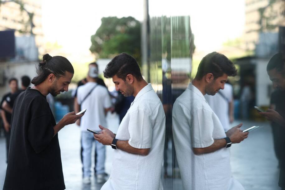 Presidente Masoud Pezeshkian reabre internet após 88 dias de apagão no Irã