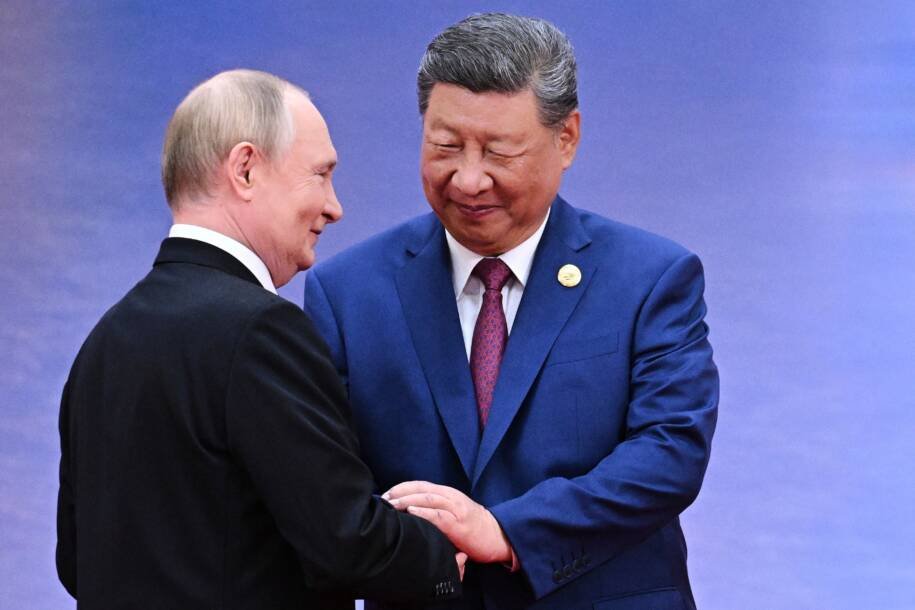 Putin e Xi Jinping fortalecem laços energéticos com a China em meio a tensões globais