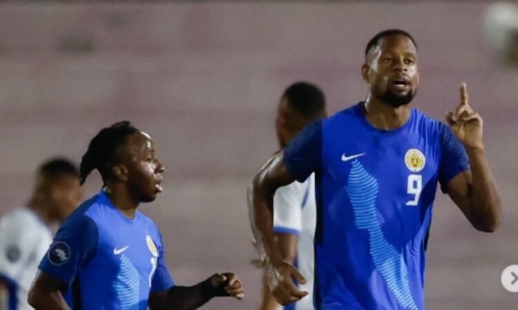 Rangelo Janga quebra recorde e leva Curaçao à sua primeira Copa do Mundo