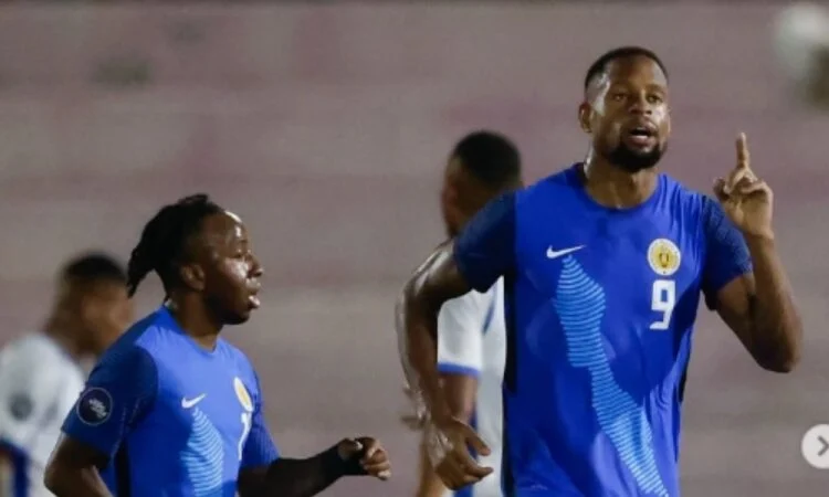 Rangelo Janga quebra recorde e leva Curaçao à sua primeira Copa do Mundo