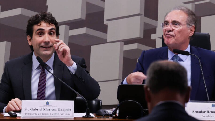 Renan Calheiros acusa Gabriel Galípolo de mentir sobre crise do Banco Master