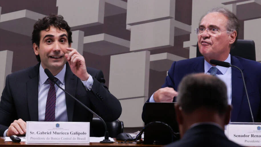 Renan Calheiros acusa Gabriel Galípolo de mentir sobre crise do Banco Master