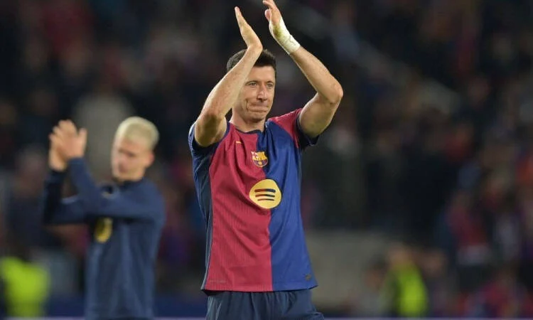 Robert Lewandowski deixa o Barcelona após quatro temporadas e agradece a Laporta