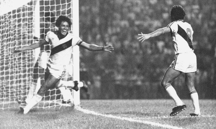 Roberto Dinamite lidera lista histórica de artilheiros do Brasileirão com 190 gols