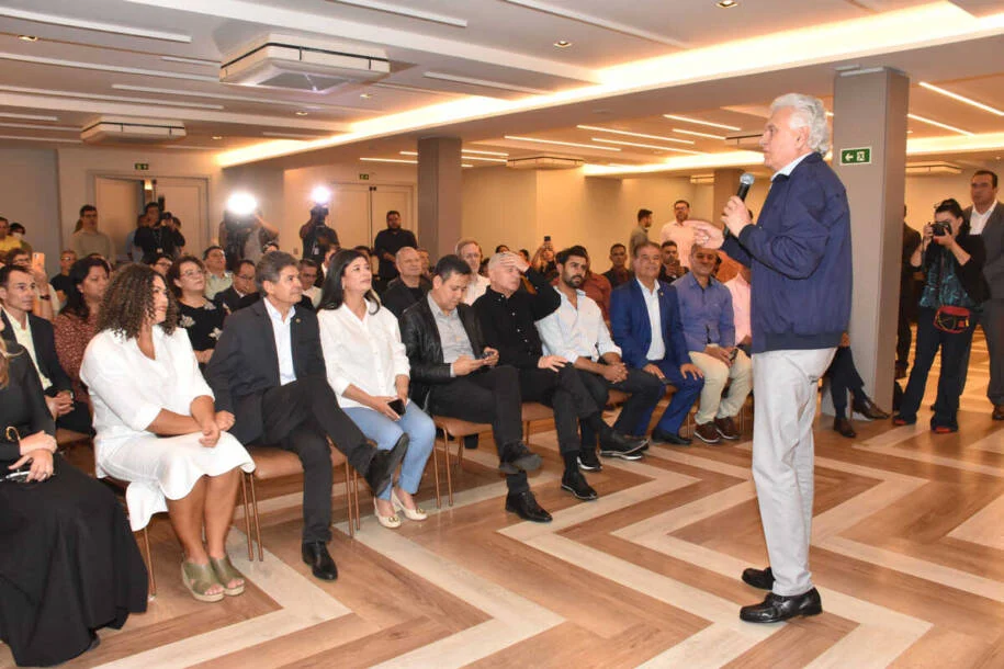 Ronaldo Caiado critica Lula e defende competência em meio a desordem institucional