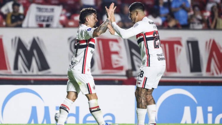 São Paulo vence Boston River e avança às oitavas da Sul-Americana com VAR polêmico