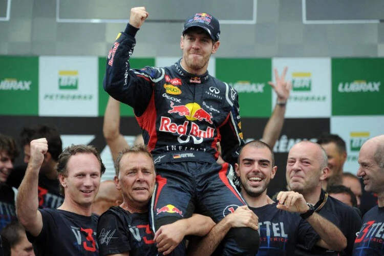 Sebastian Vettel supera adversidade e garante título em Interlagos após toque de Senna