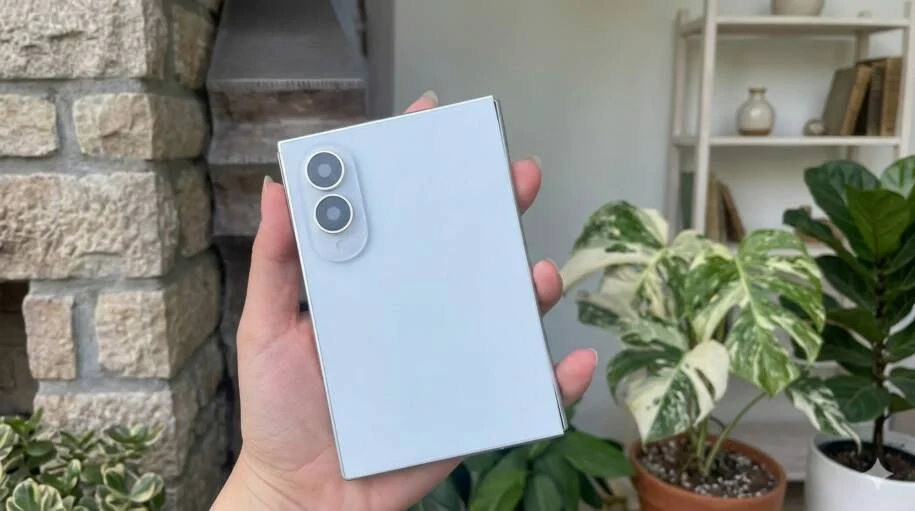 Sonny Dickson revela Galaxy Z Fold 8 Ultra com câmeras de 50 MP e design inovador