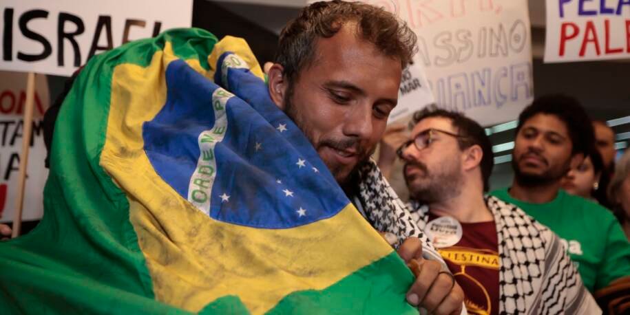 Thiago Ávila enfrenta dor com morte da mãe enquanto prisão é prorrogada em Israel
